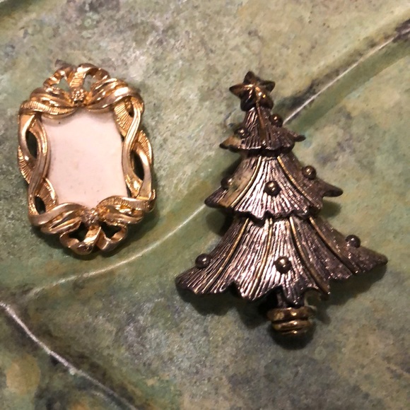 Jewelry - EUC pins